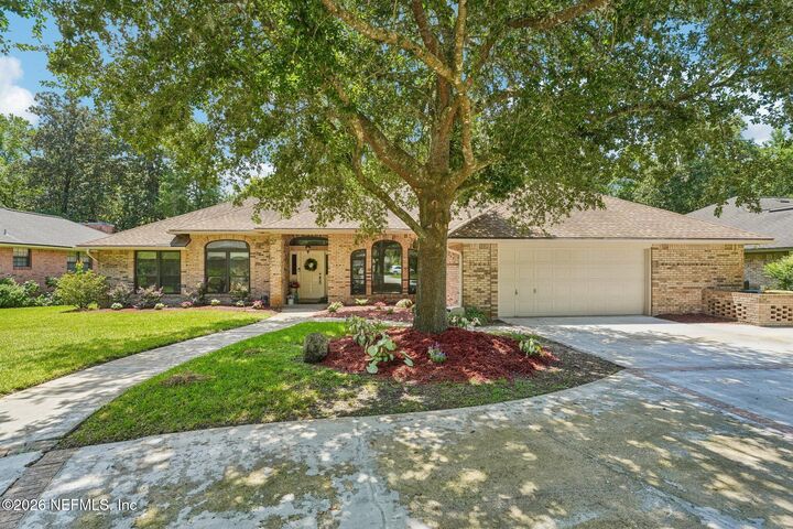 Property Photo: 12231 Dividing Oaks Trail E FL 32223
