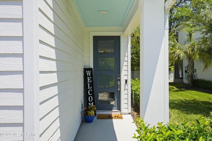 Property Photo: 14135 Backbarrier Road FL 32224