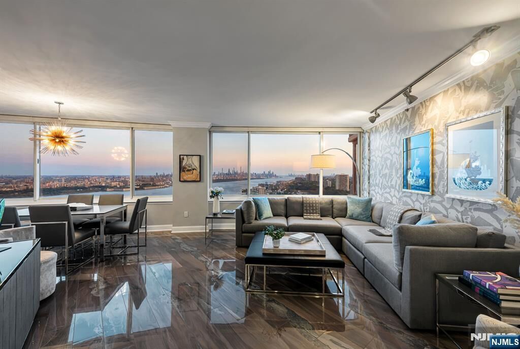 Property Photo:  100 Old Palisade Road 3906  NJ 07024 