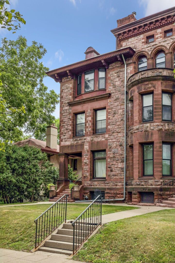 Property Photo:  596 Summit Avenue 596-3  MN 55102 