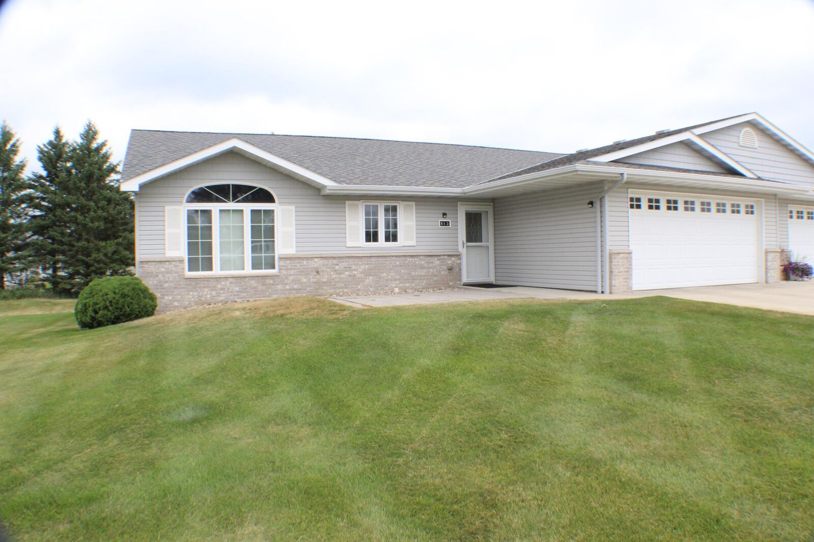 Property Photo: 913 Anderson Way MN 56308