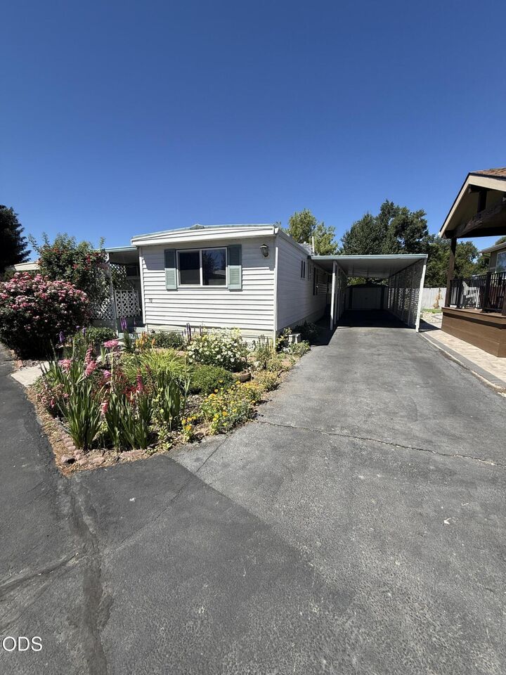 Property Photo:  3500 Summers Lane Unit 10  OR 97603 