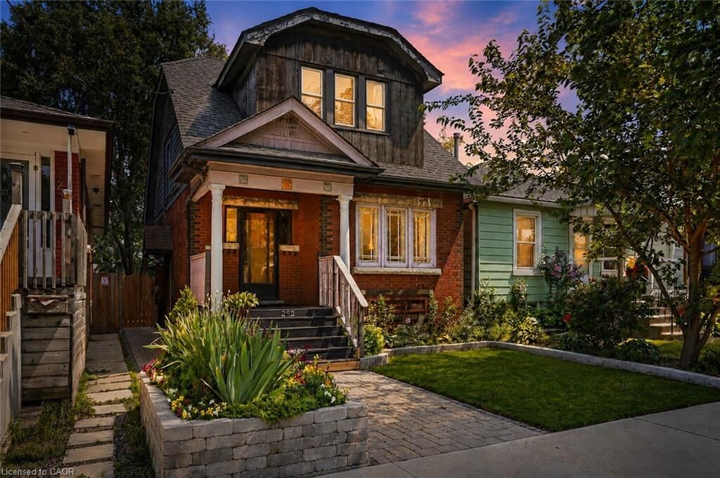 Property Photo:  252 Fairfield Avenue  ON L8H 5H6 