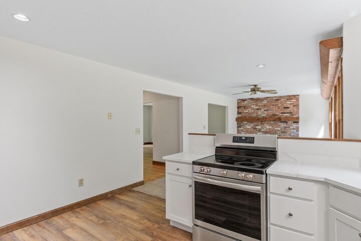 Property Photo:  686 Scott Rd  MA 01420 