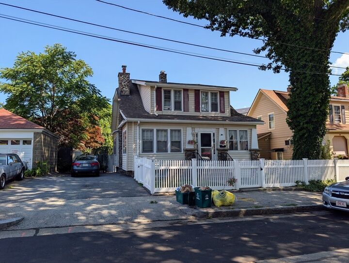 Property Photo:  1 Agate Ave 1  MA 01604 