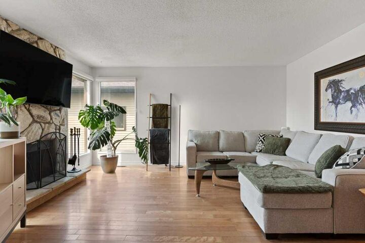 Property Photo:  167 Deerpath Court SE  AB T2J 6K9 
