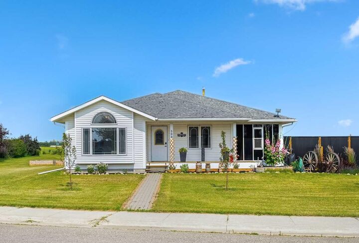 Property Photo: 508 Peever Street AB T0M 0A0