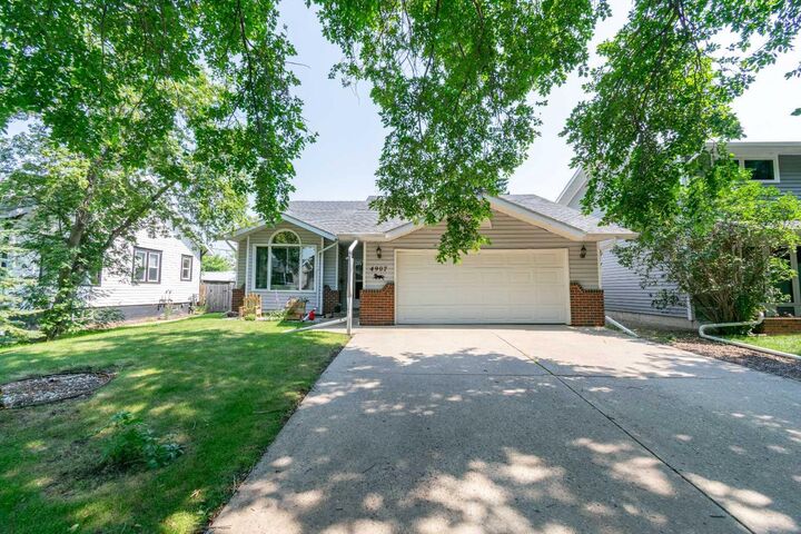 Property Photo:  4907 53 Street  AB T4K 1A9 