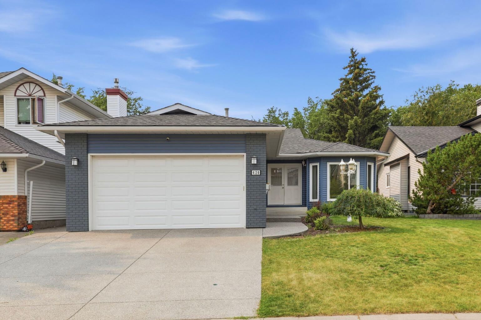 Property Photo:  420 Douglasbank Court SE  AB T2Z 1X1 