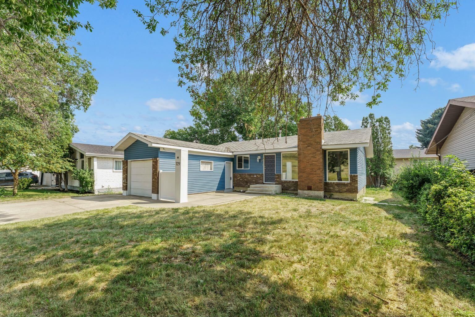 Property Photo:  729 3 Street NW  AB T1A 7P6 