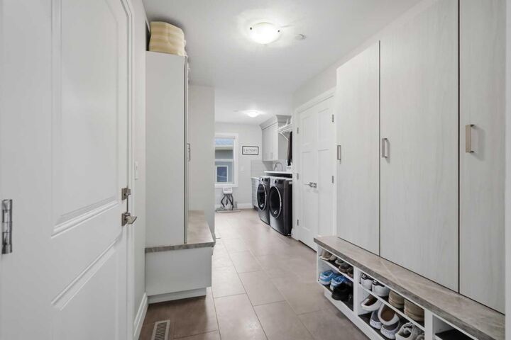 Property Photo: 1 Meadow Close AB T4L 0J1