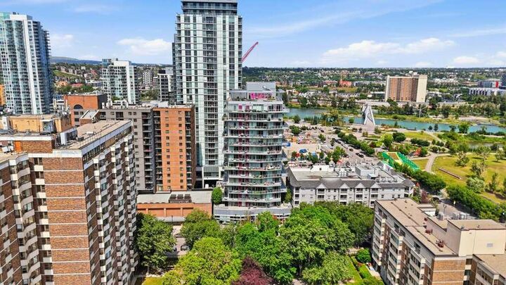 Property Photo: 624 8 Avenue SE 1009 AB T2G 1S7