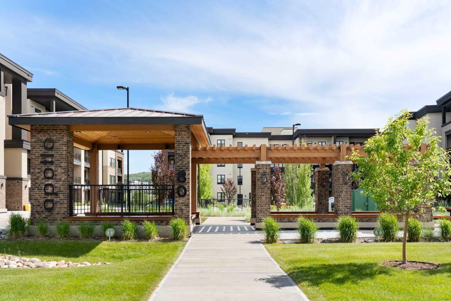 Property Photo:  80 Greenbriar Place NW 3109  AB T3B 6J4 