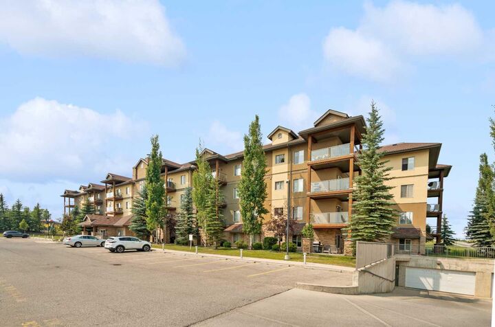 Property Photo:  92 Crystal Shores Road 4203  AB T1S 2N2 