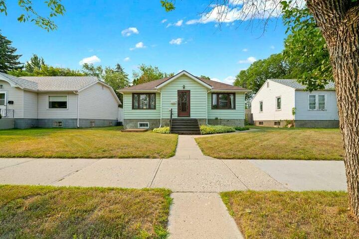 Property Photo:  313 6 Street SE  AB T1A 1H2 