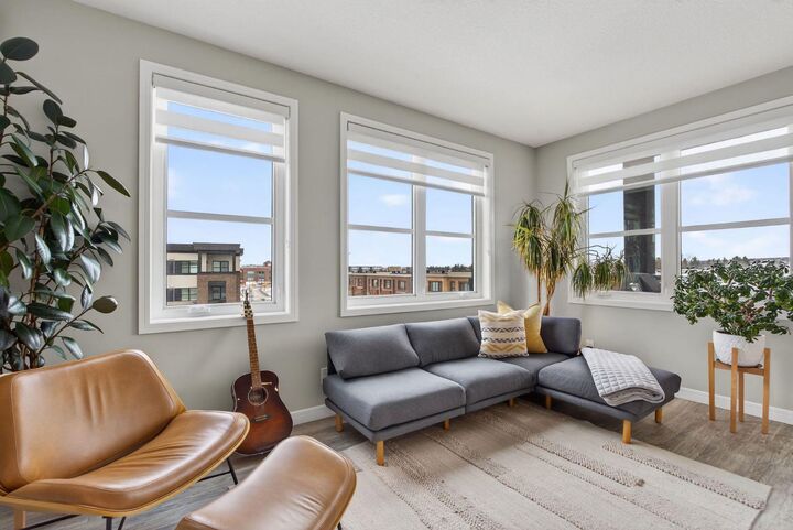 Property Photo:  80 Greenbriar Place NW 1402  AB T3B 6J4 