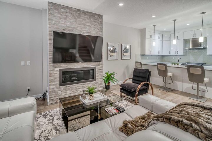 Property Photo: 2428 30 Street SW 3 AB T3E 2M1