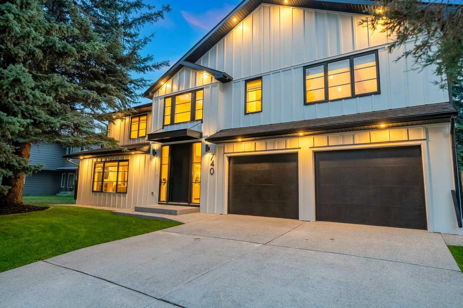 Property Photo:  740 Willamette Drive SE  AB T2J 2A2 