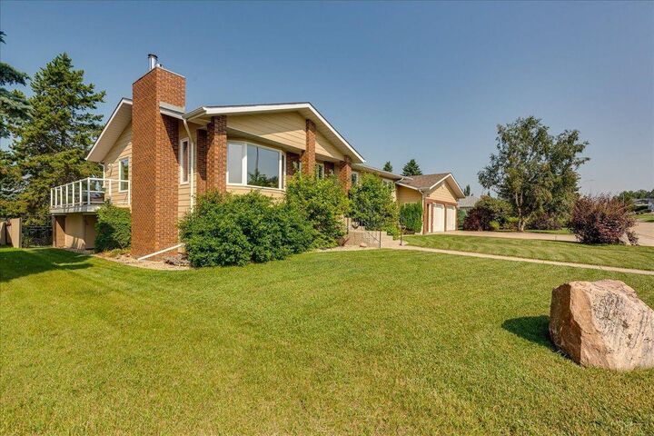 Property Photo:  3908 39 Street Close  AB T4J 1A9 