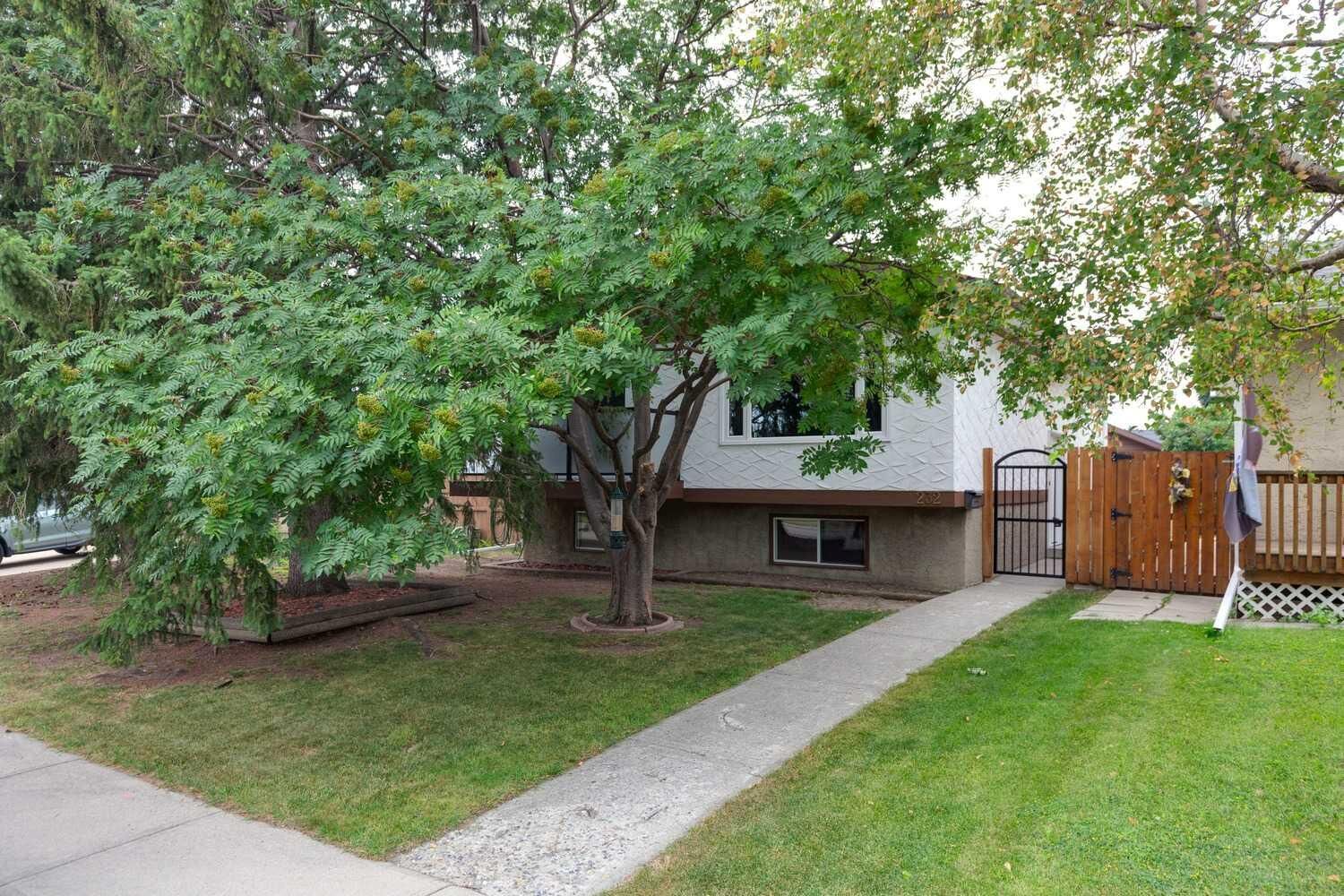 Property Photo:  232 Thames Close NW  AB T2K 5N4 