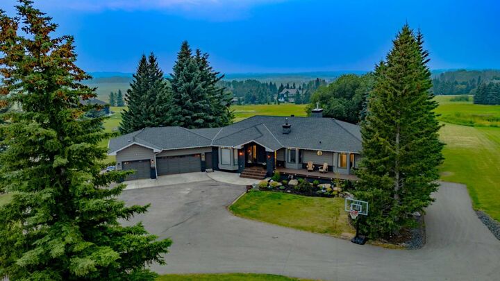 Property Photo:  31 Rosewood Drive SW  AB T3Z 3K7 
