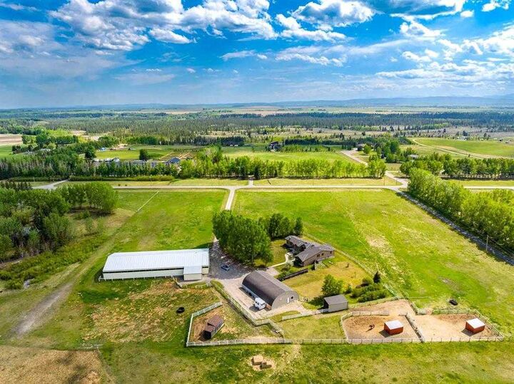Property Photo: 33076 Township Road 243 AB T3Z 2M6