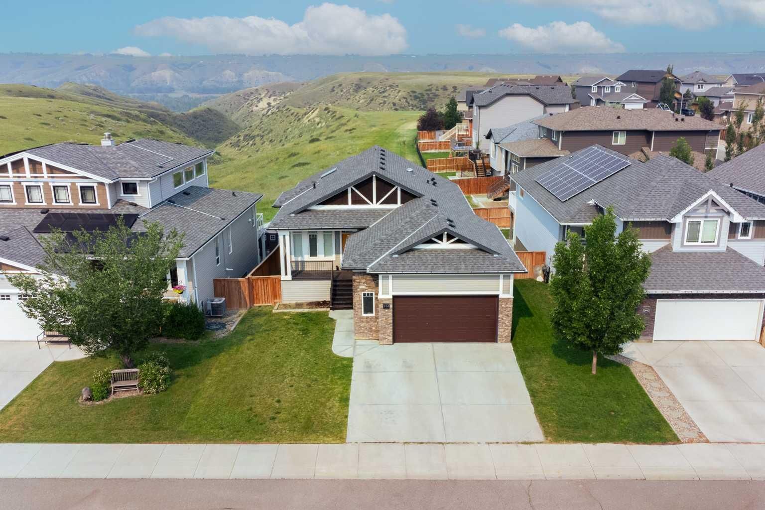 Property Photo:  914 Maydell Palmer Vista N  AB T1H 7B7 