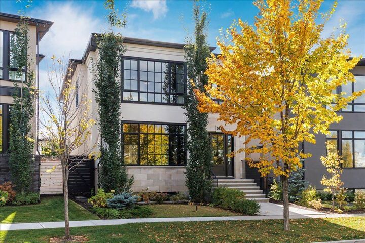 Photo de la propriété:  82 Valour Circle SW  AB T3E 7B6 