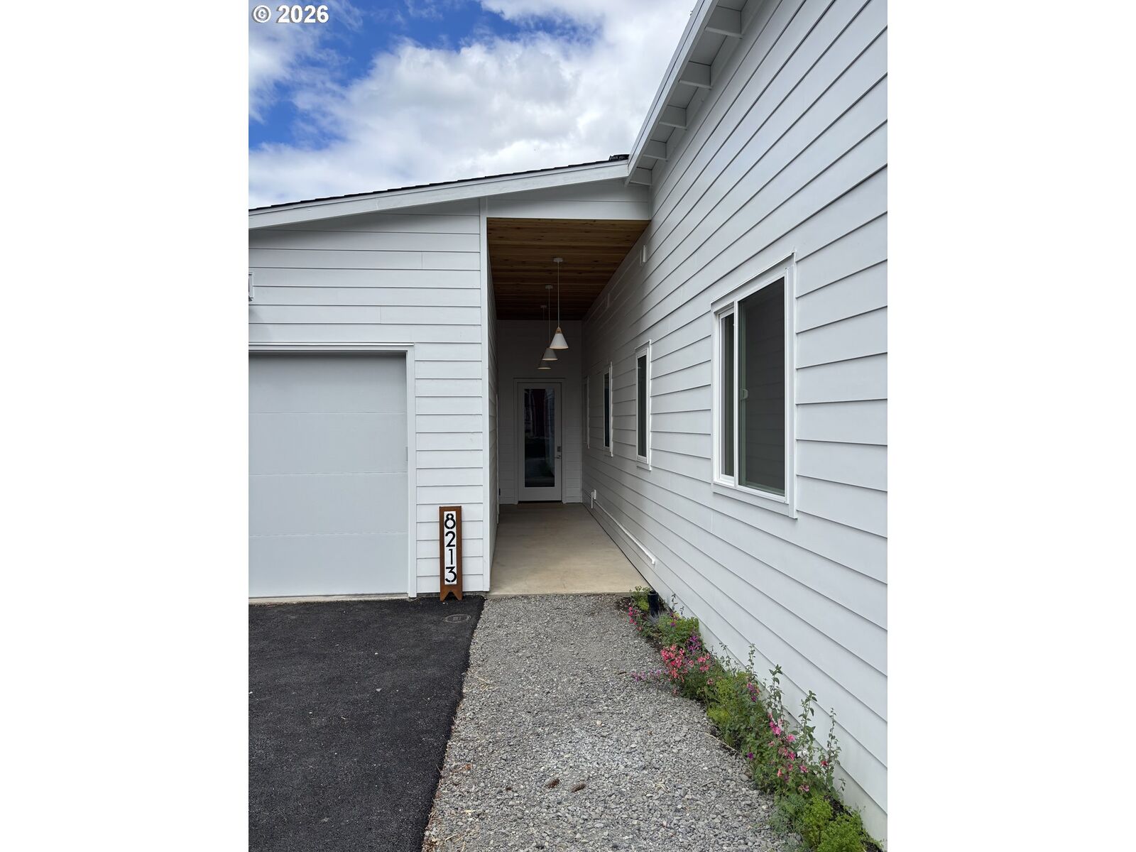 Property Photo:  8213 N Swenson St  OR 97203 