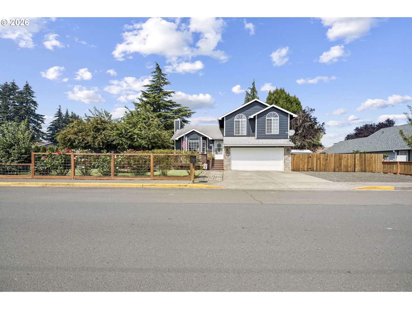 Property Photo:  1001 N Broadway St  OR 97023 
