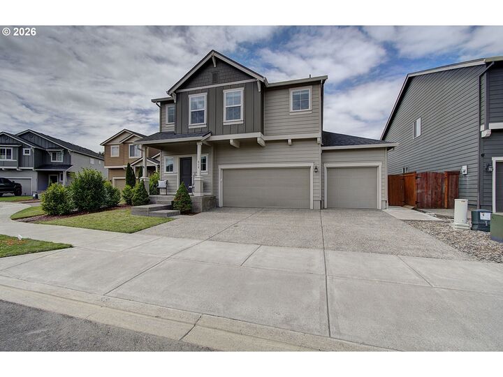 Property Photo: 915 N Gibert Ct WA 98642