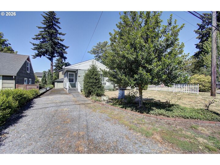 Property Photo:  510 Ash St  WA 98661 