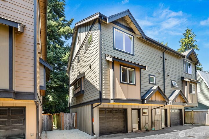 Property Photo:  9615  Roosevelt Way NE A  WA 98115 