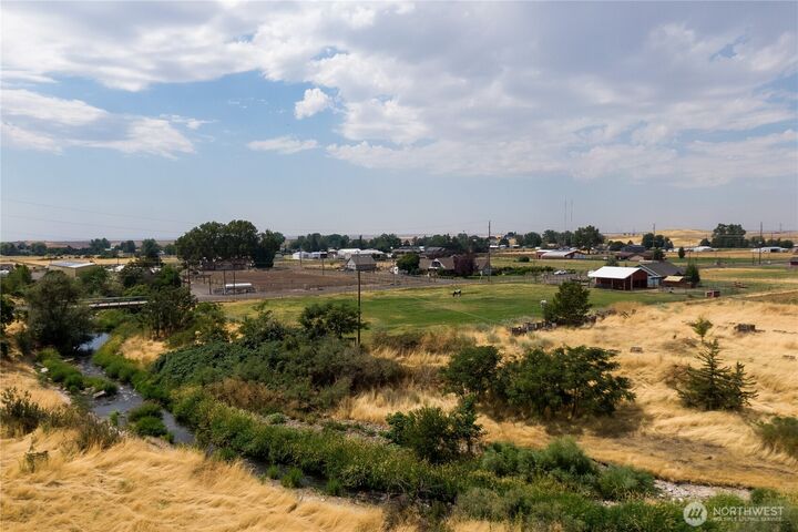 Property Photo: 323 S Hussey Street WA 99362
