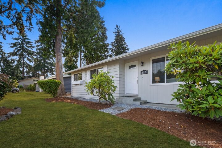 Property Photo:  617 SW 299th Street  WA 98023 