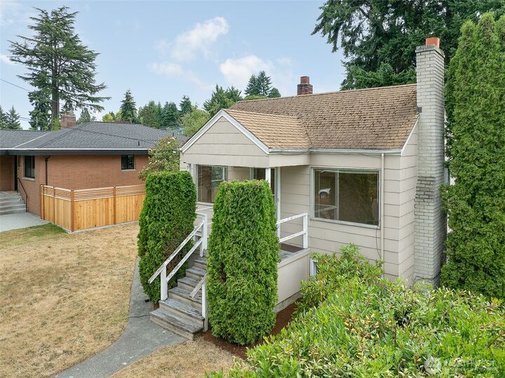 Property Photo: 9002 2nd Avenue NE WA 98115
