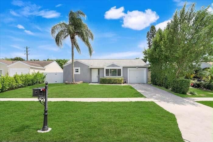 Property Photo: 18905 Cloud Lake Circle FL 33496