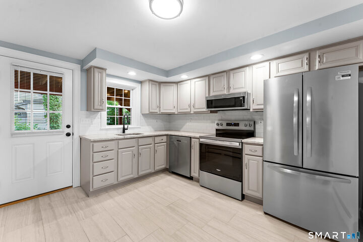 Property Photo:  324 Main Street 1  CT 06480 