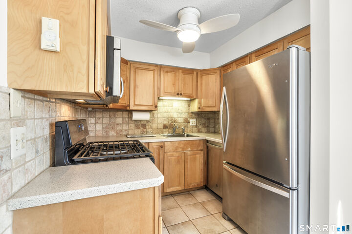 Property Photo: 215 Beach Street 2G CT 06516