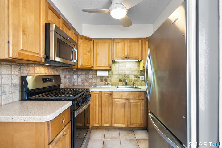 Property Photo:  215 Beach Street 2G  CT 06516 