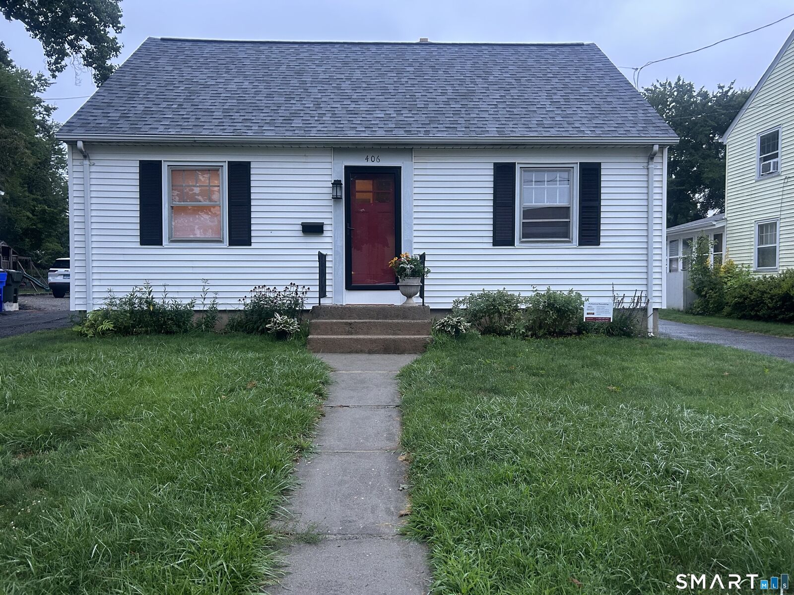Property Photo:  406 Oakwood Avenue  CT 06110 