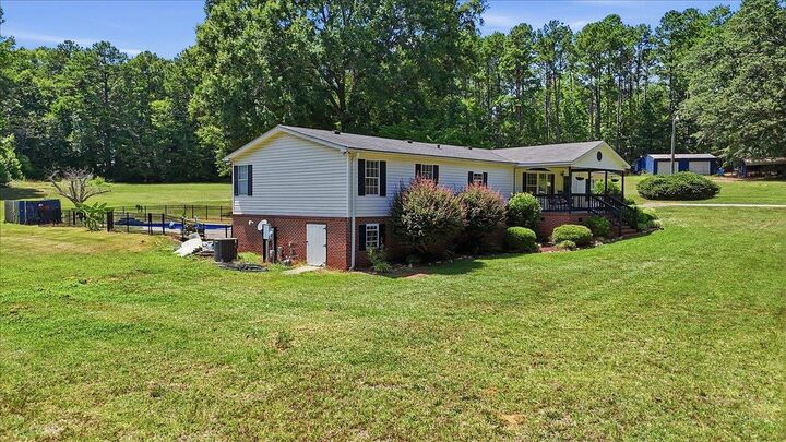 Property Photo:  637 Ranch Road  SC 29360 