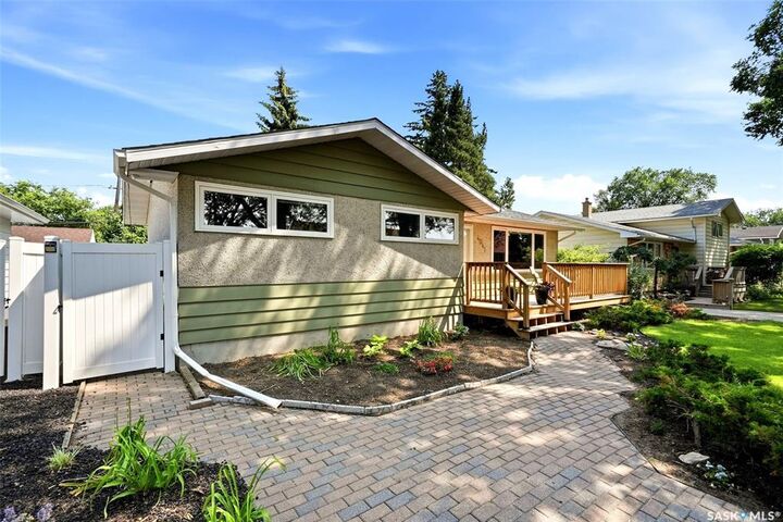 Property Photo:  4041 Garnet Street  SK S4S 3G8 