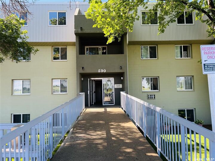 590 Laurier Street 401 — photo 1