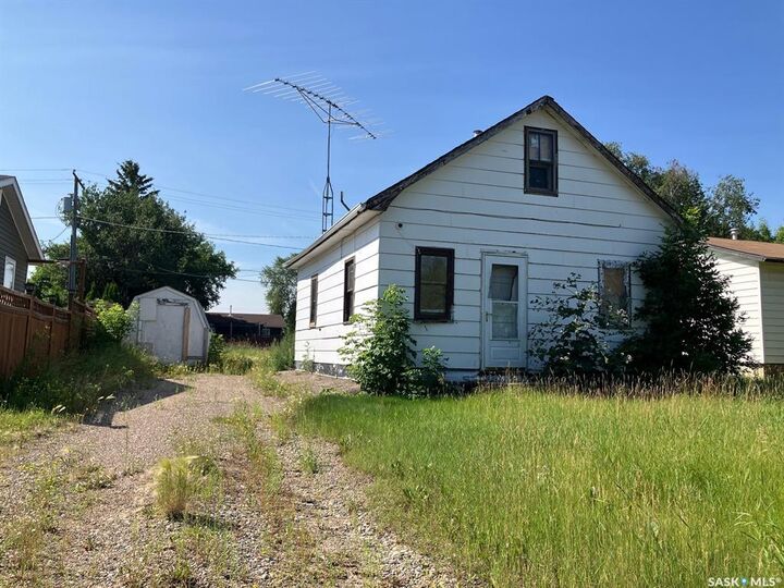 Property Photo: 710 9th Avenue W SK S0E 1E0