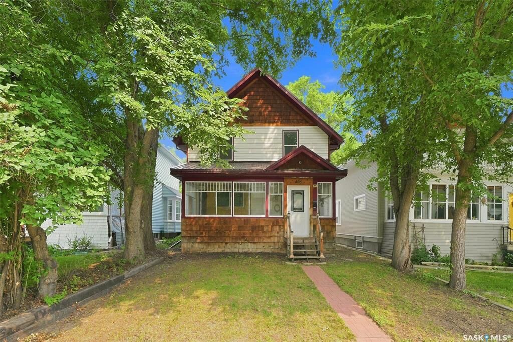 Property Photo: 406 27th Street W SK S7L 0J9