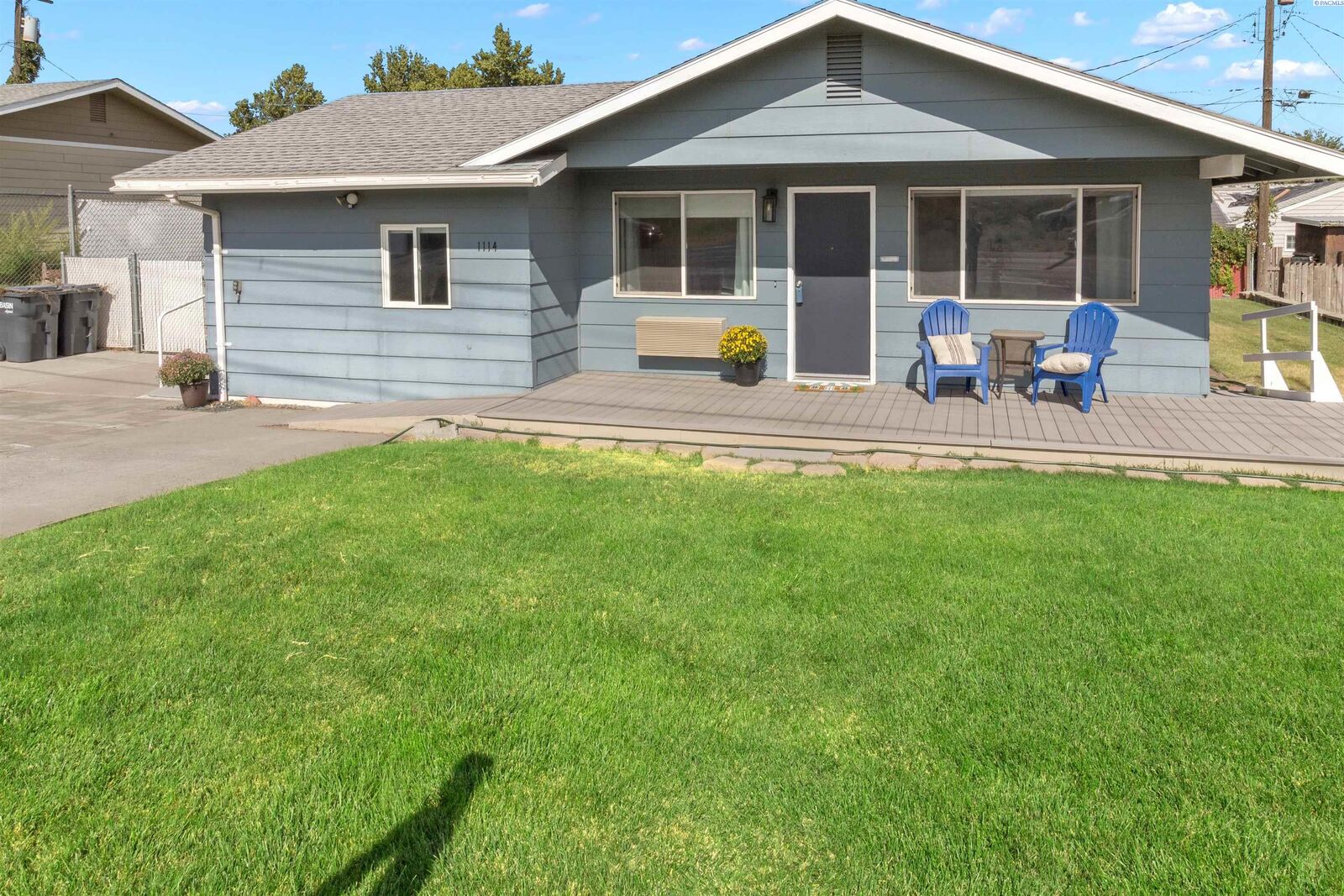 Property Photo: 1114 Horne Dr WA 99320