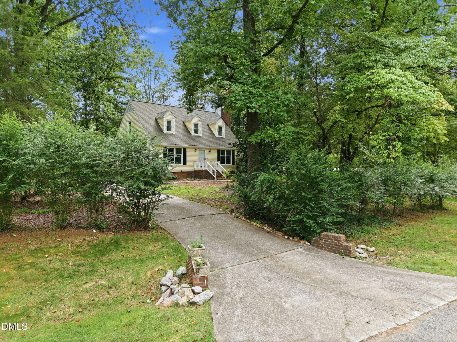 Property Photo: 2725 Panther Drive NC 27603