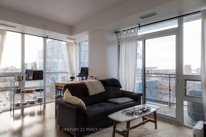 Property Photo:  460 Adelaide Street E 1611  ON M5A 0E7 
