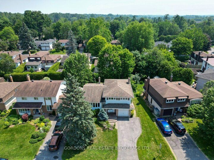 Property Photo:  25 Eastpark Drive  ON K1B 3Z6 